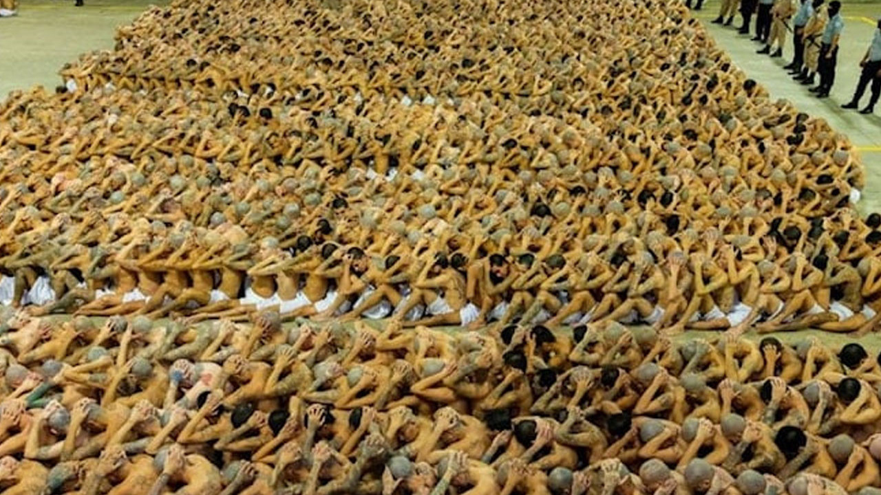 En tehlikeli suçlular dev hapishaneye götürüldü