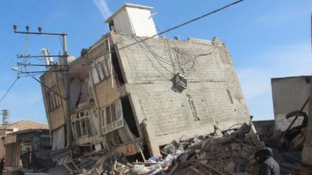 Elektrik direği hayat kurtardı