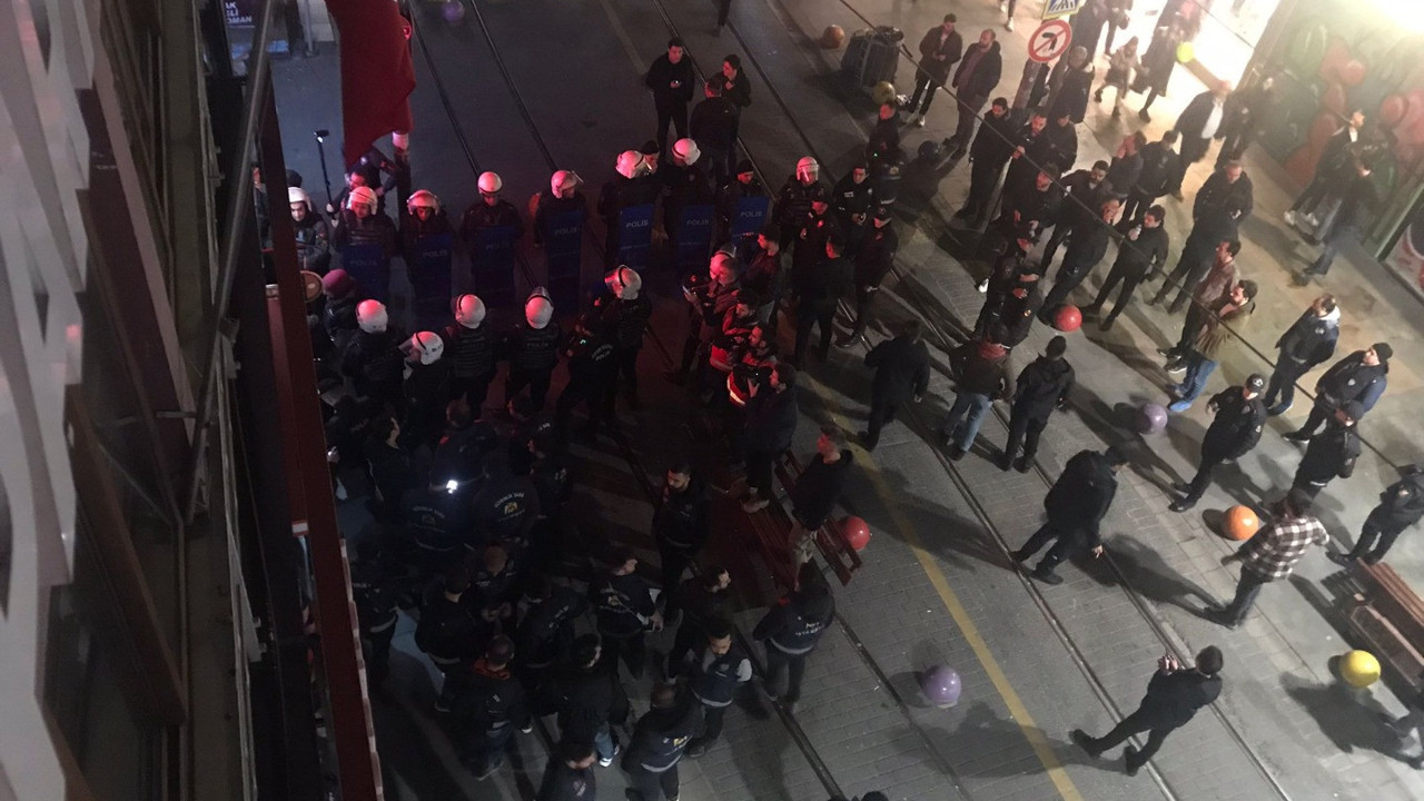 Kızılay'ın Ahbap'a çadır satmasını protesto etmek isteyenler gözaltına alındı