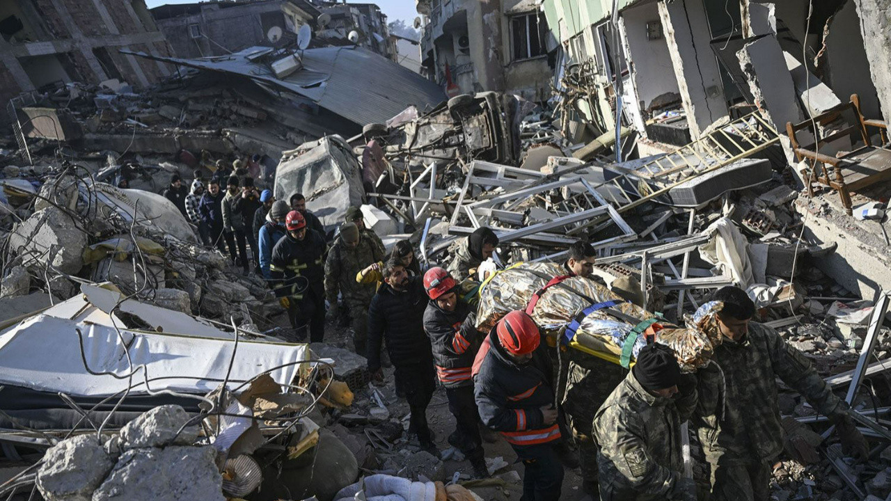 Deprem bölgesini AKP'ye yakın 9 şirket inşa edecek