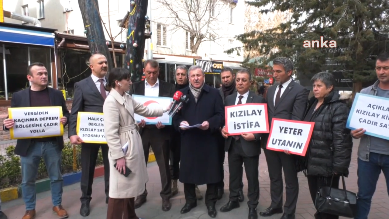 Selçuk Özdağ: İnsanlar yardım beklerken Kızılay nebbaşlığa soyunmuş