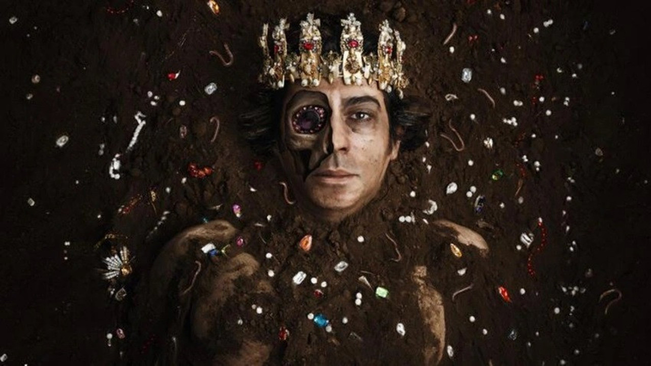 Okan Bayülgen depremzedelere yardım için perde açıyor