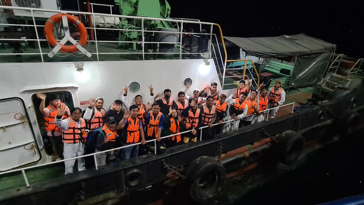 Filipinler'de batan geminin mürettebatını Türkler kurtardı
