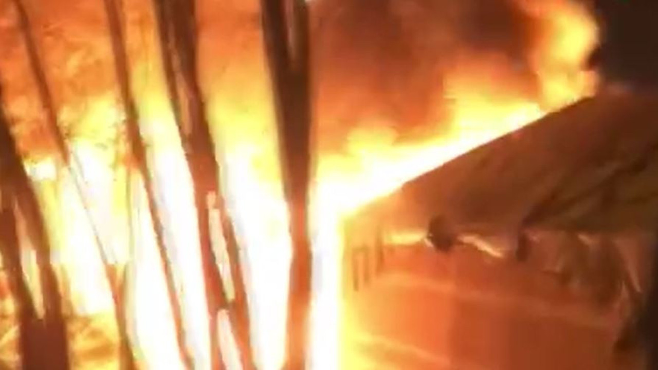 Depremzedelerin kaldığı çadır kentte yangın