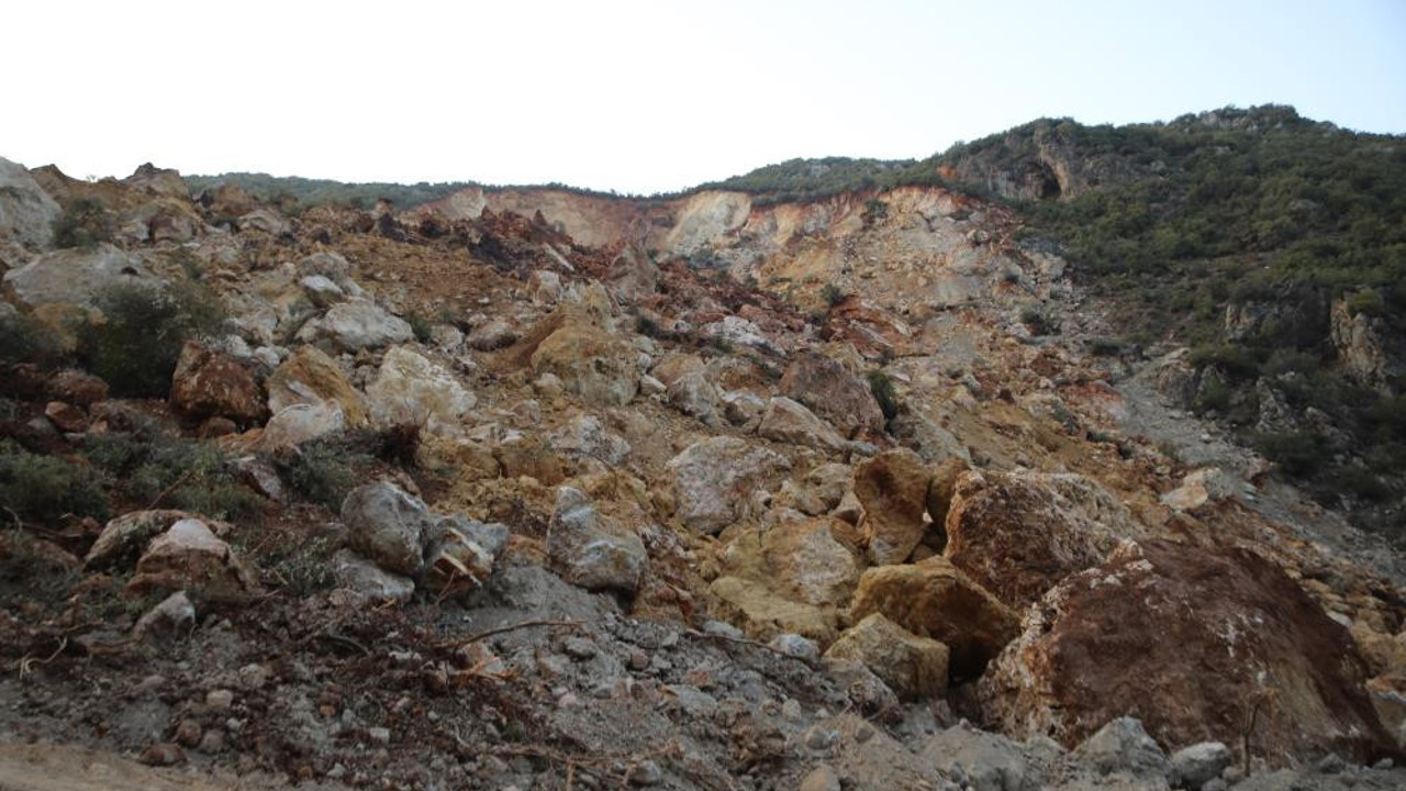 Depremde dağ dağa kavuştu