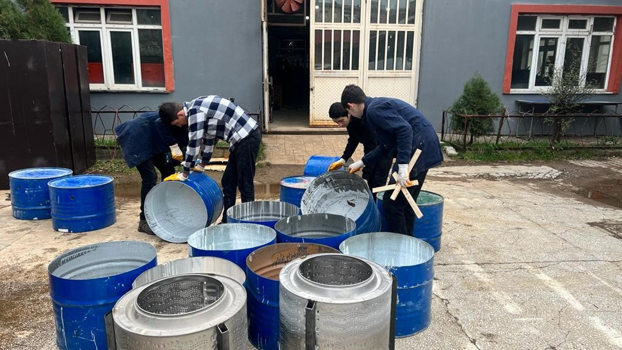 Ünye’de teknik lisenin atölyeleri depremzedeler için çalışıyor