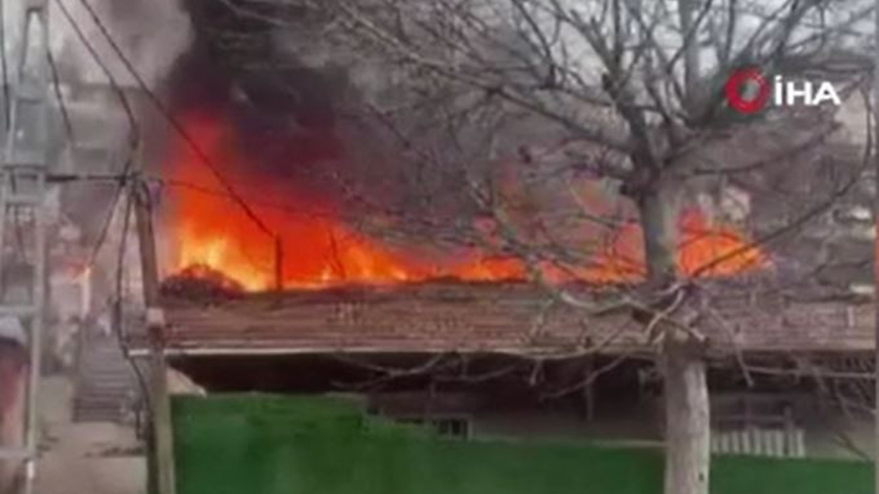 Gecekonduda korkutan yangın