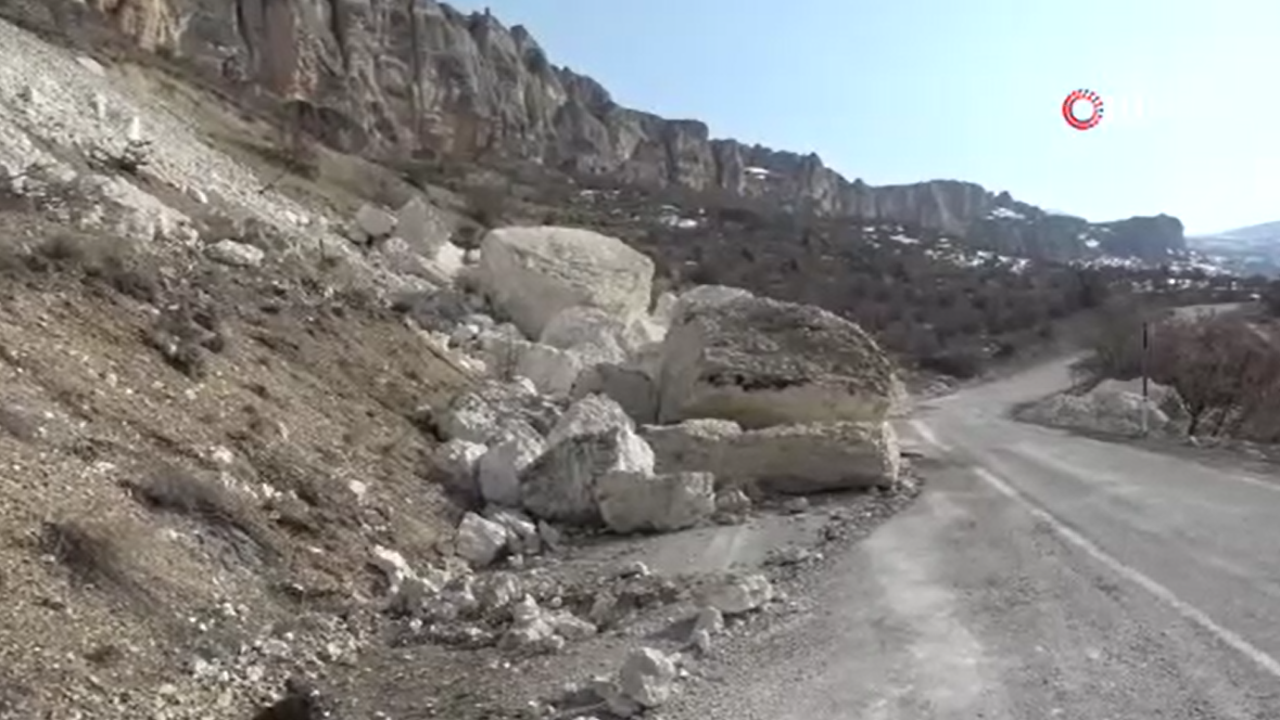 Deprem Malatya’da dağları yerinden oynattı