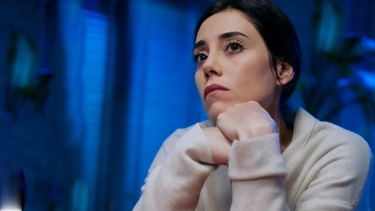 Cansu Dere'den hayranlarını üzecek haber. Sessizliğe bürünmüştü