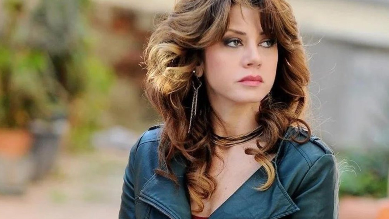 Gökçe Bahadır'ın estetiksiz fotoğrafları ortaya çıktı. Güzel oyuncu estetiği yok diye övgüler almıştı