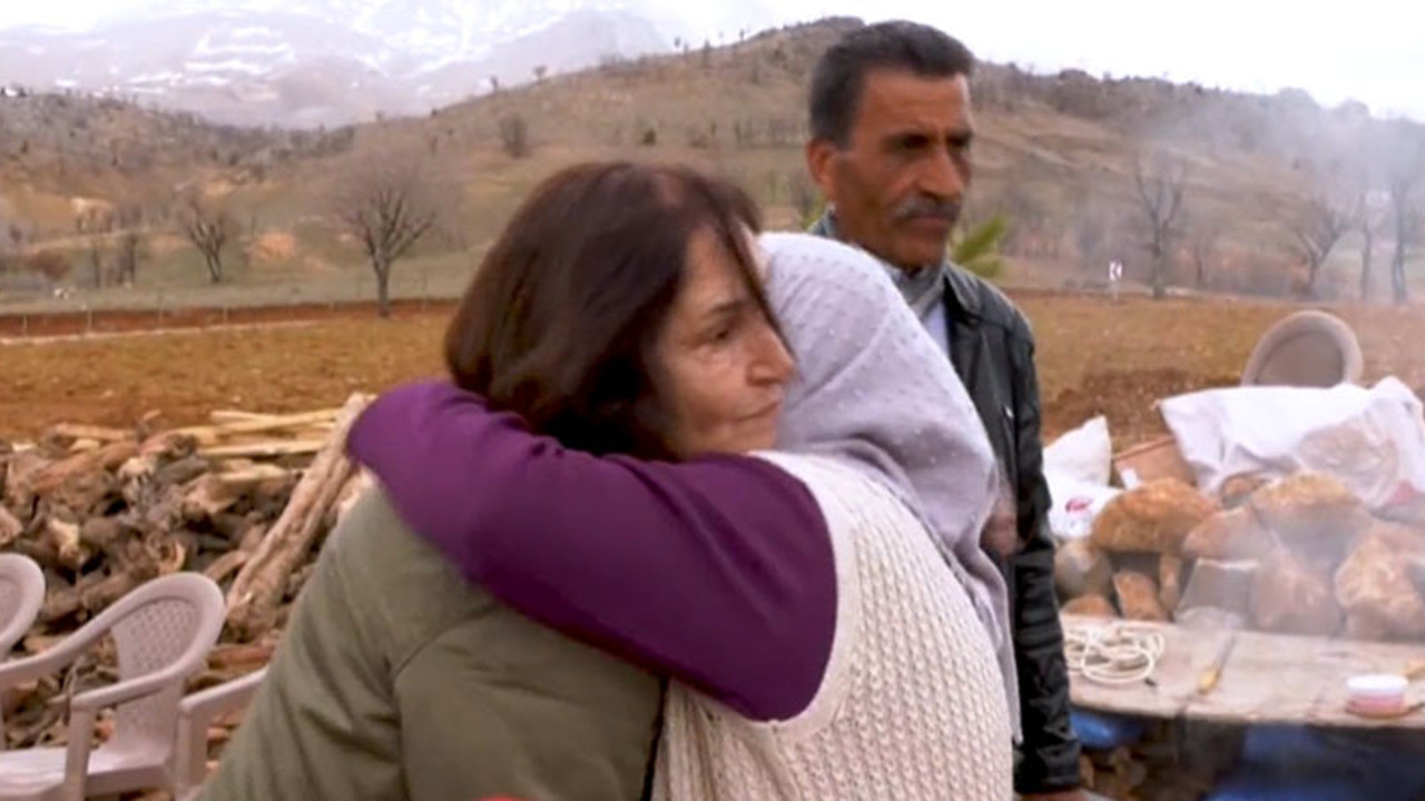 Kemal Kılıçdaroğlu 'Sevgili Eşim' başlığıyla paylaştı. Selvi Kılıçdaroğlu depremlerin etkilediği illeri ziyaret etti