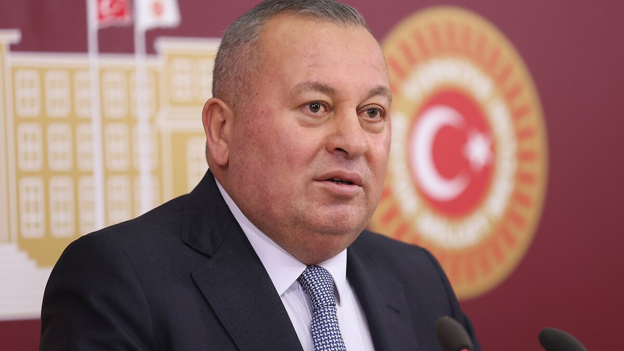 Cemal Enginyurt Saray'da ışıkları yakacak tweet attı