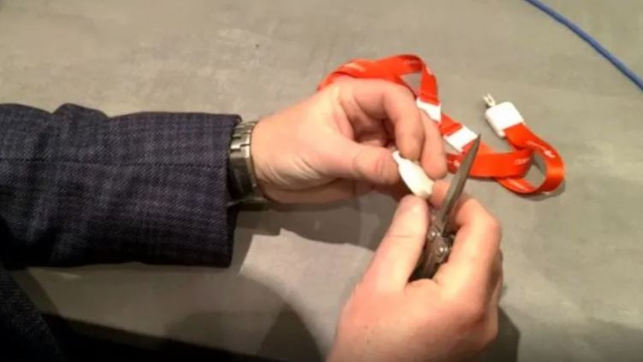 Dev teknoloji şirketinden şok itiraf: Ziyaretçilere takip cihazı takıldı