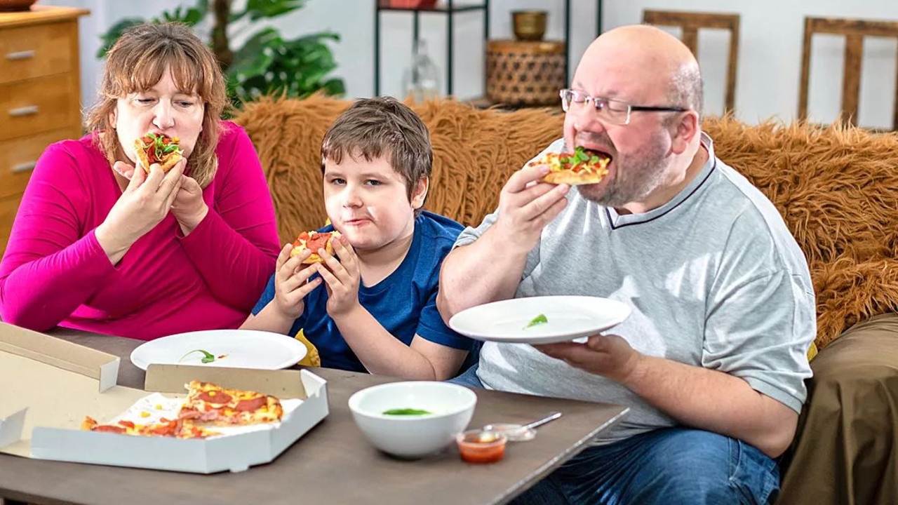 Obezin çocuğu da obez oluyor