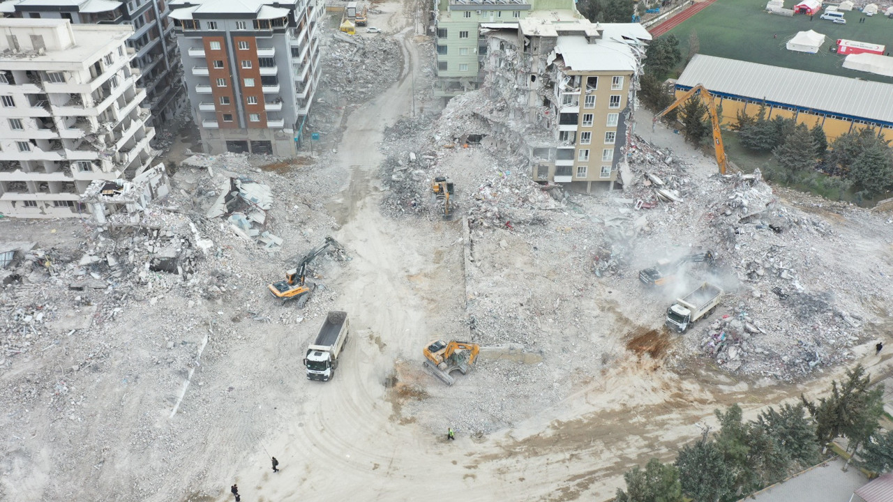 İslahiye ve Nurdağı'da acil yıkım kararı alınan 1224 binadan 950'si yıkıldı