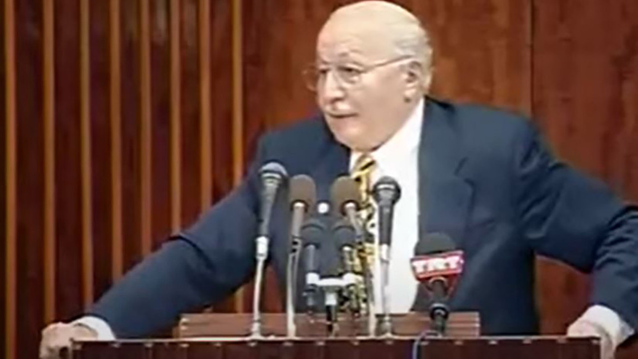 Erbakan CHP ile ittifak olur mu sorusuna yıllar önce bakın nasıl yanıt veriyor. AKP’li Alpay’a twit kaldırtacak Erbakan videosu gönderdiler