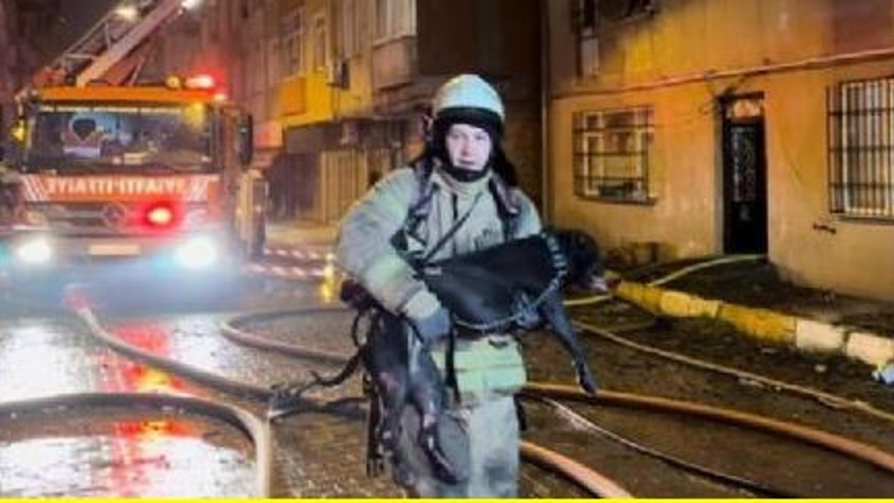 Alevlerin içine dalan itfaiyeci köpeği kurtardı