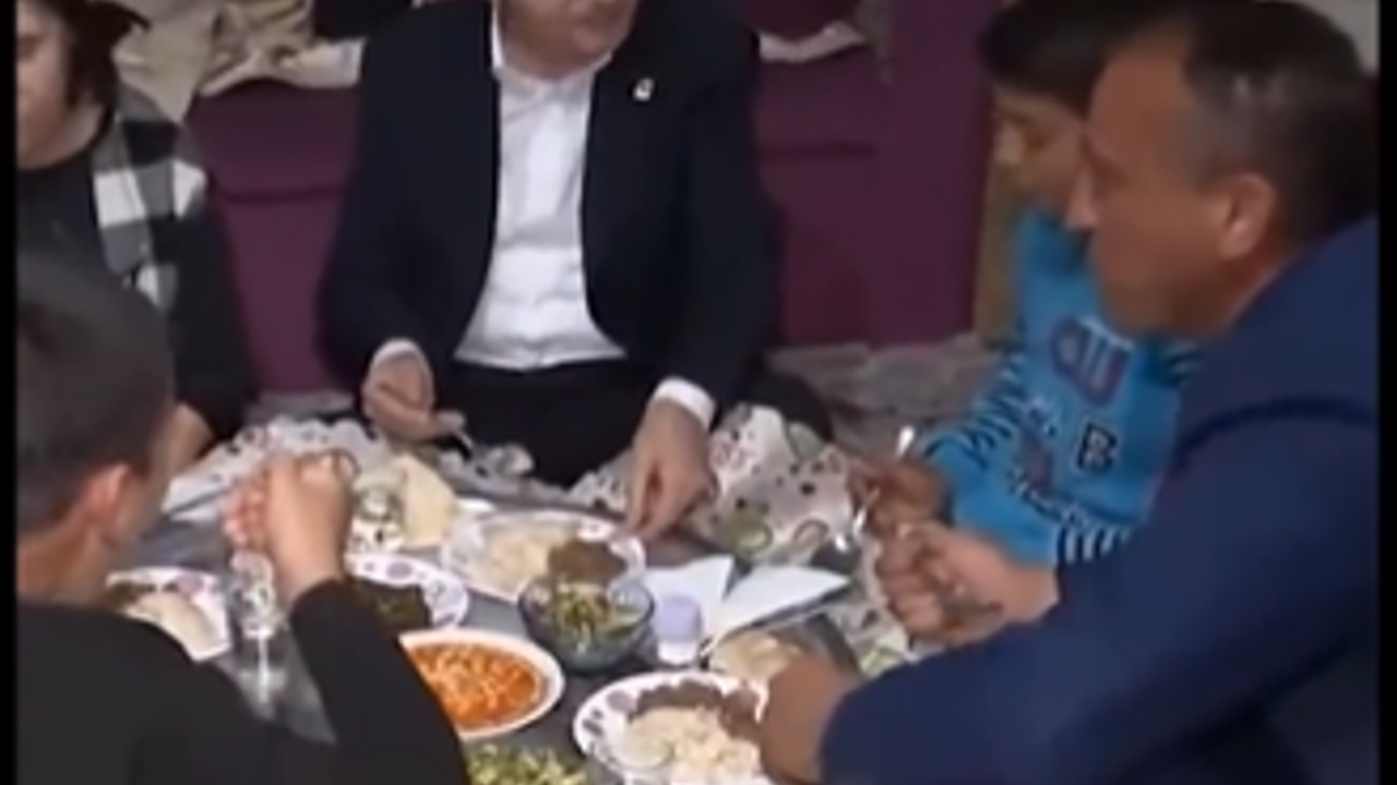 Kılıçdaroğlu’nun tabağındaki eti çocuğa verdiği görüntüler olay oldu