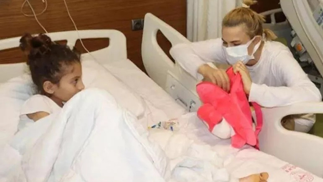 'Yasak Elma' oyuncuları depremzede çocukları ziyaret etti