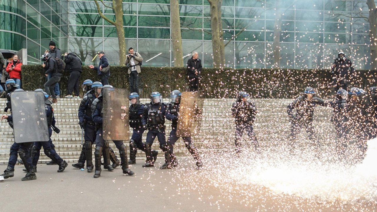Fransa'da grevdeki işçiler stadın elektriğini kesti