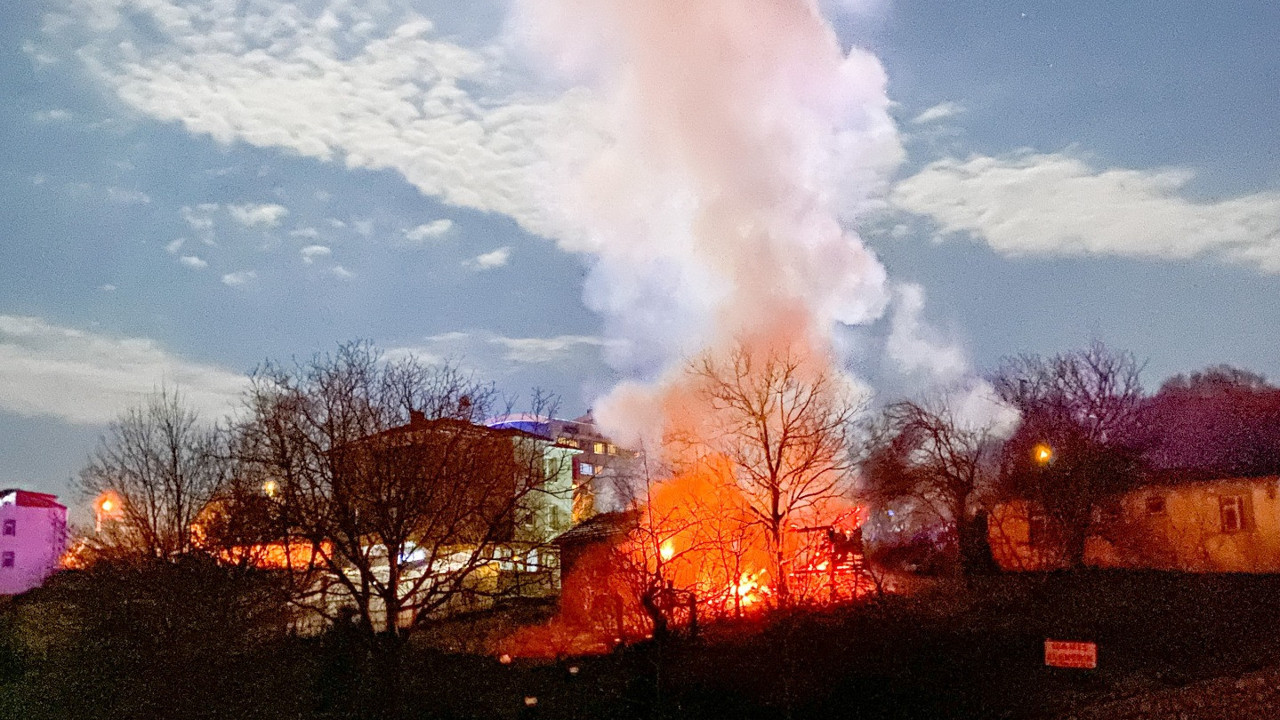 Sinop’ta ahır ve ambar yangını paniği