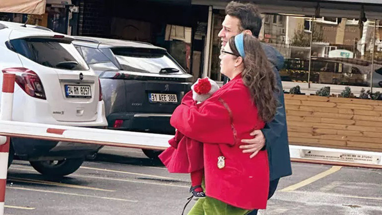 Demet Evgar kızı Mavi ile ilk kez görüntülendi! Annesinin kopyası