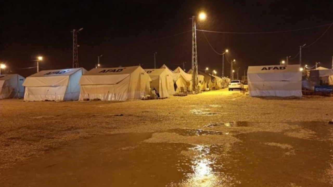 Meteoroloji'den afet bölgesindeki illere sağanak yağış uyarısı