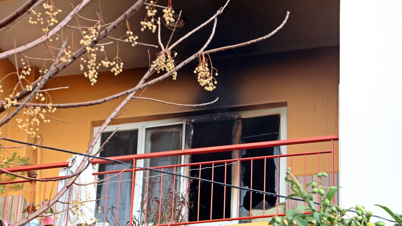 Antalya’da yanan daire kullanılamaz hale geldi