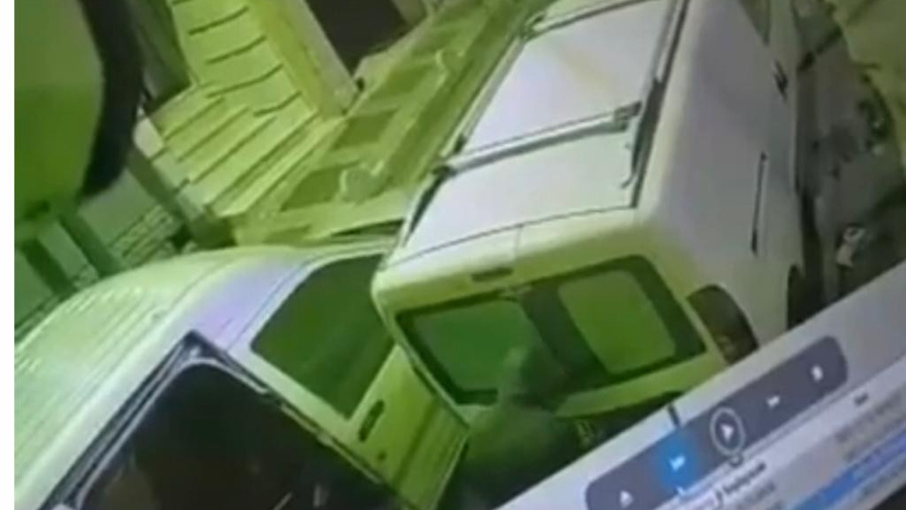 Hafif ticari araçtaki hırsızlık kamerada