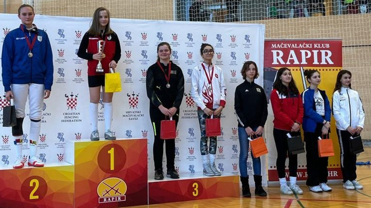 Eskrimde Elif Ada Yıldız'dan bronz madalya