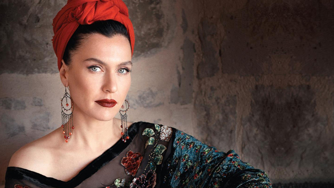 Deprem travmasını atlatmaya çalışan oyuncu Şevval Sam: İşimize tutunmuş vaziyetteyiz...