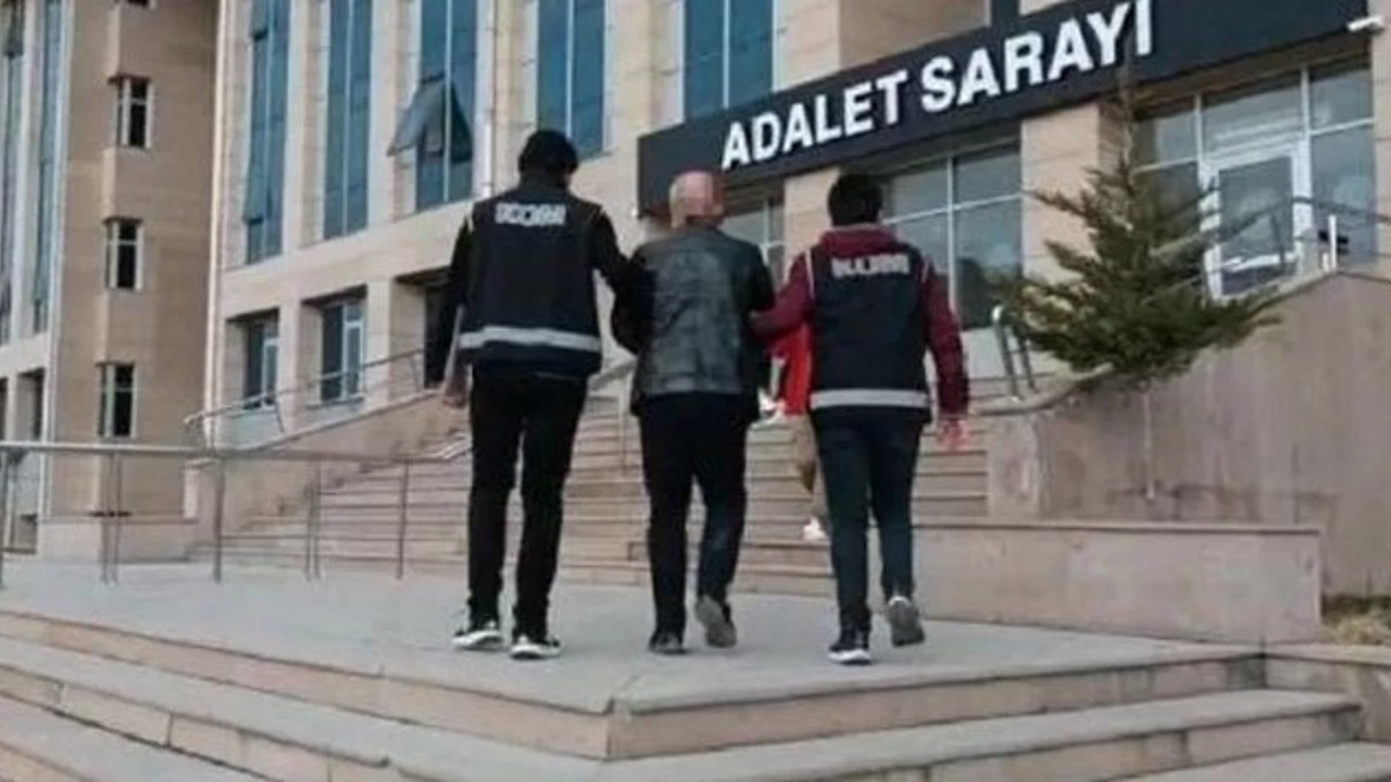 Yıkılan sitenin müteahhidi İran'a kaçarken yakalandı