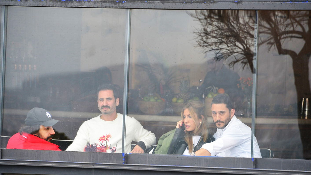 Çağla Şıkel'in mutluluktan yüzünde güller açıyor