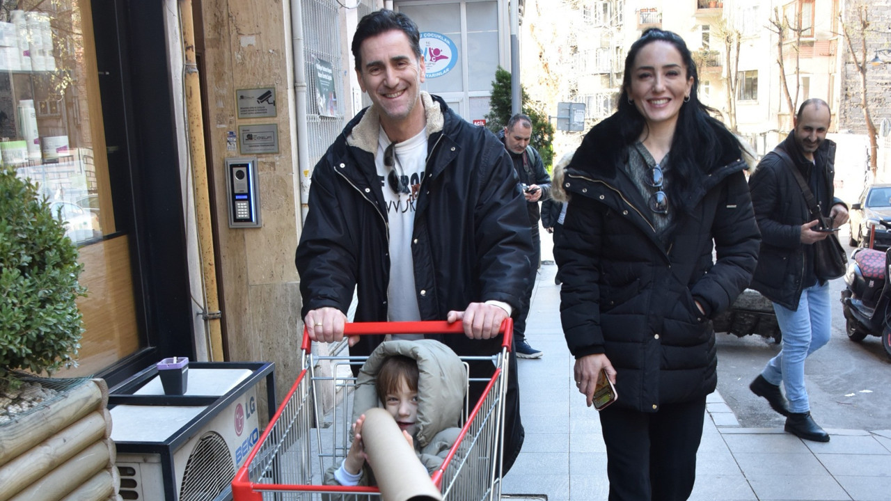 Bekir Aksoy’un 3 yaşındaki oğlu sergi açıyor. Görenler şaştı kaldı