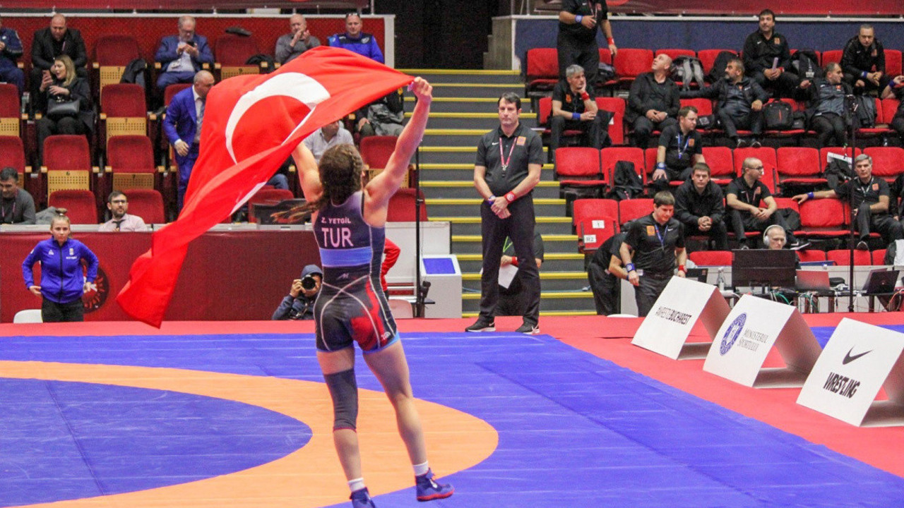 Milli güreşçi Zeynep Yetgil Avrupa şampiyonu oldu