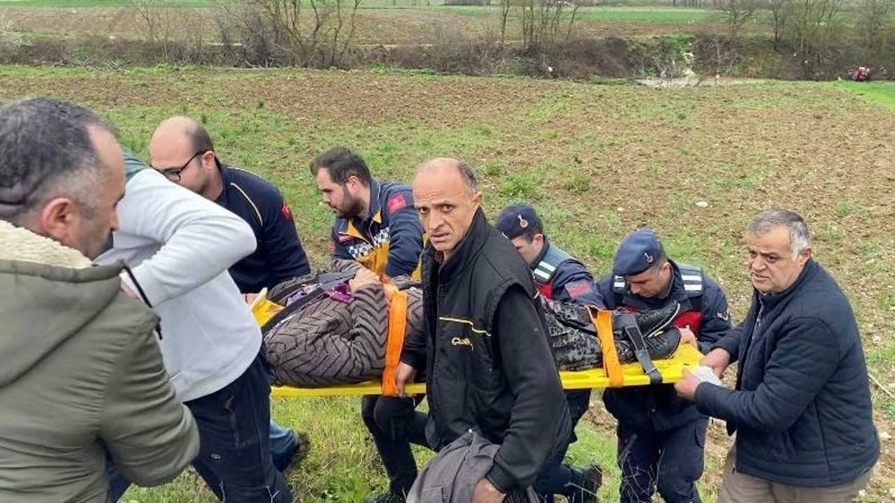 Sakarya’da korkutan kaza: Kanala uçan araç suya gömüldü