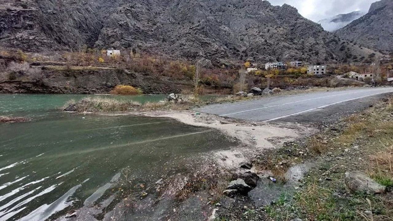 Yusufeli'nde tek kalan kadın isyan etti. Baraj suyu kapımıza geldi