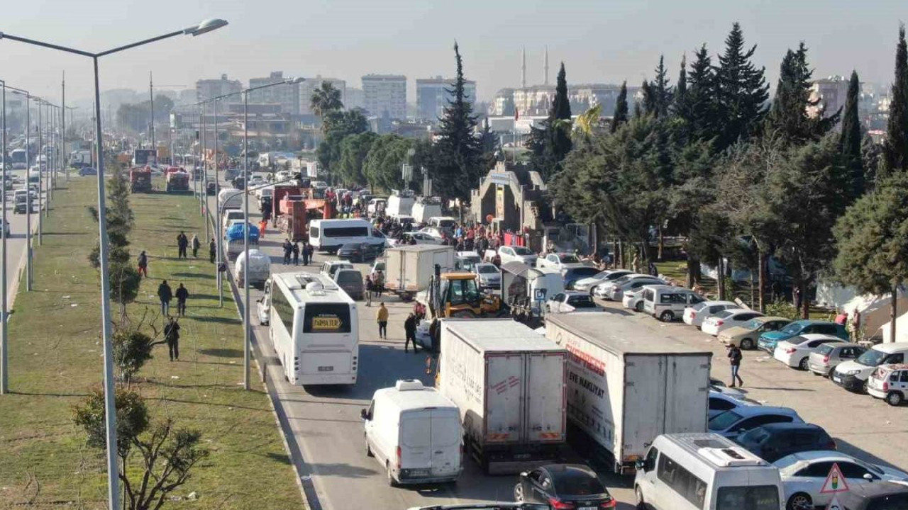 AKP'li isimin yardım malzemelerini satmak için taşıttığı iddia edildi