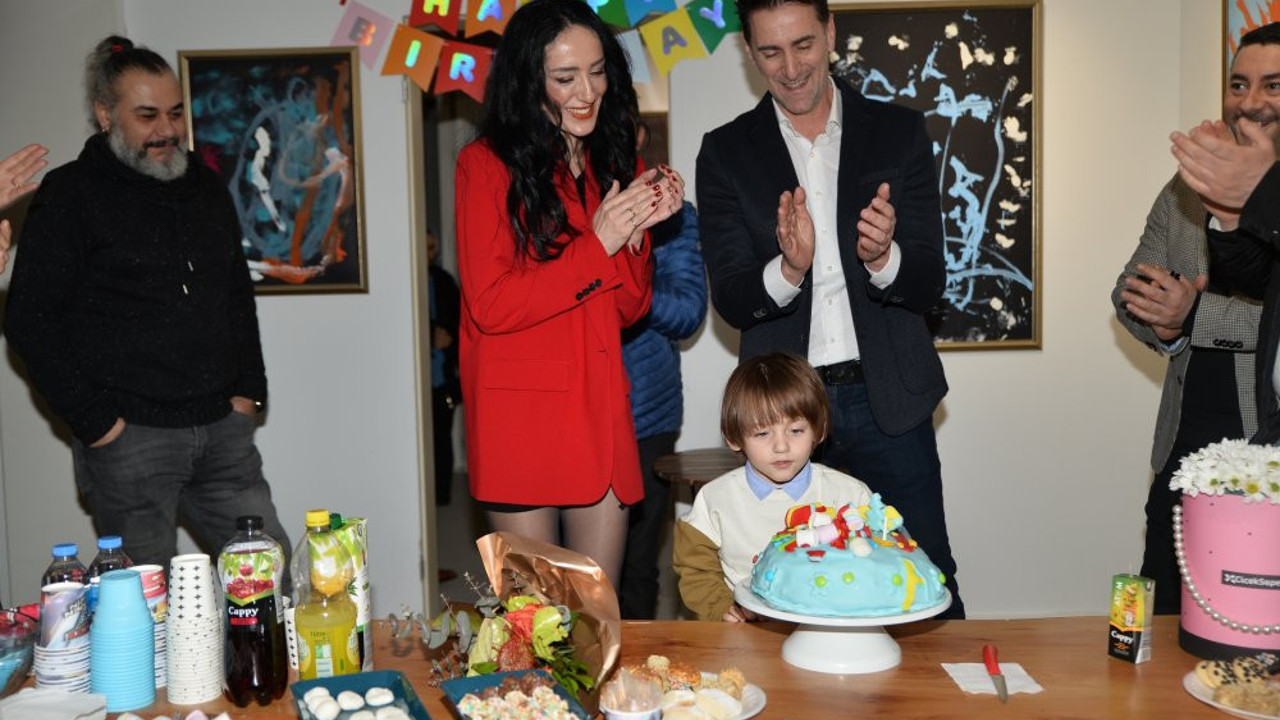 Bekir Aksoy’un 3 yaşındaki oğlu sergi açtı