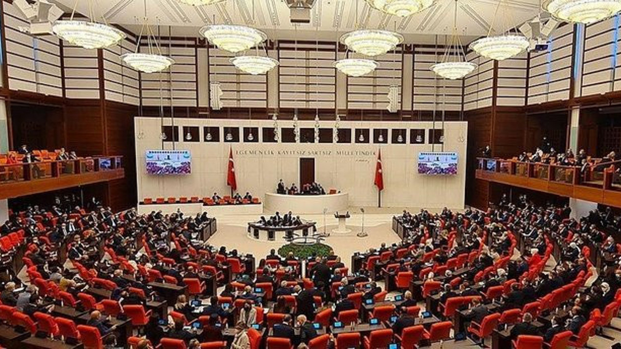 İYİ Parti'nin deprem bölgesindeki sağlıkçılar hakkındaki önergesi AKP ve MHP oylarıyla reddedildi