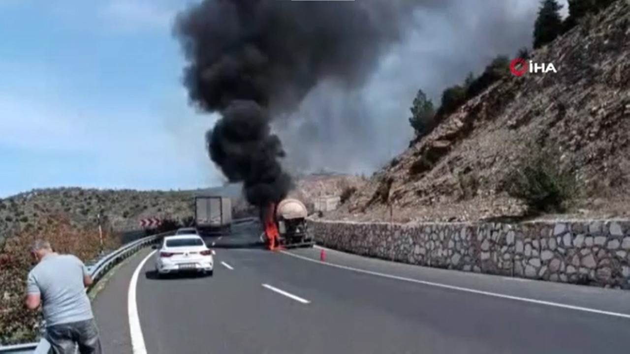 Karbondioksit taşıyan tanker alev alev yandı