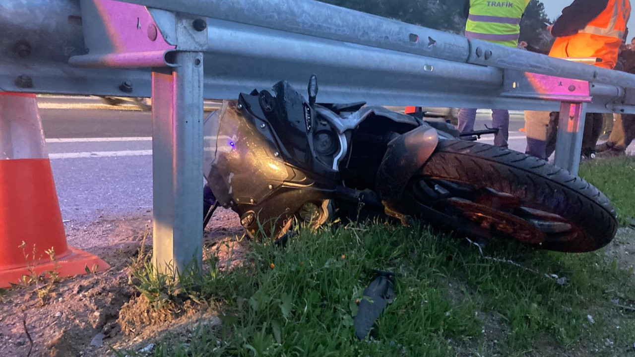 Motosiklete çarpan otomobil, bir genci hayattan kopardı