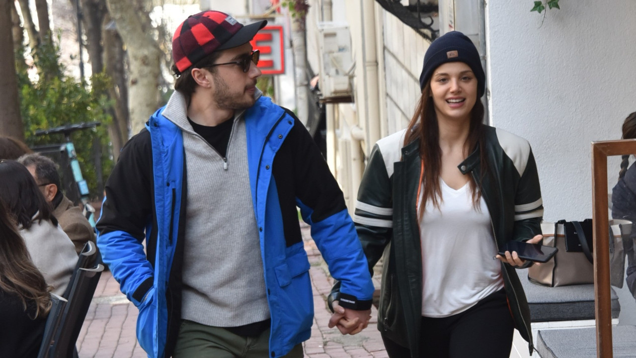 Leyla Tanlar ile Burak Dakak el ele görüntülendi. Dizi aşkı gerçek olmuştu