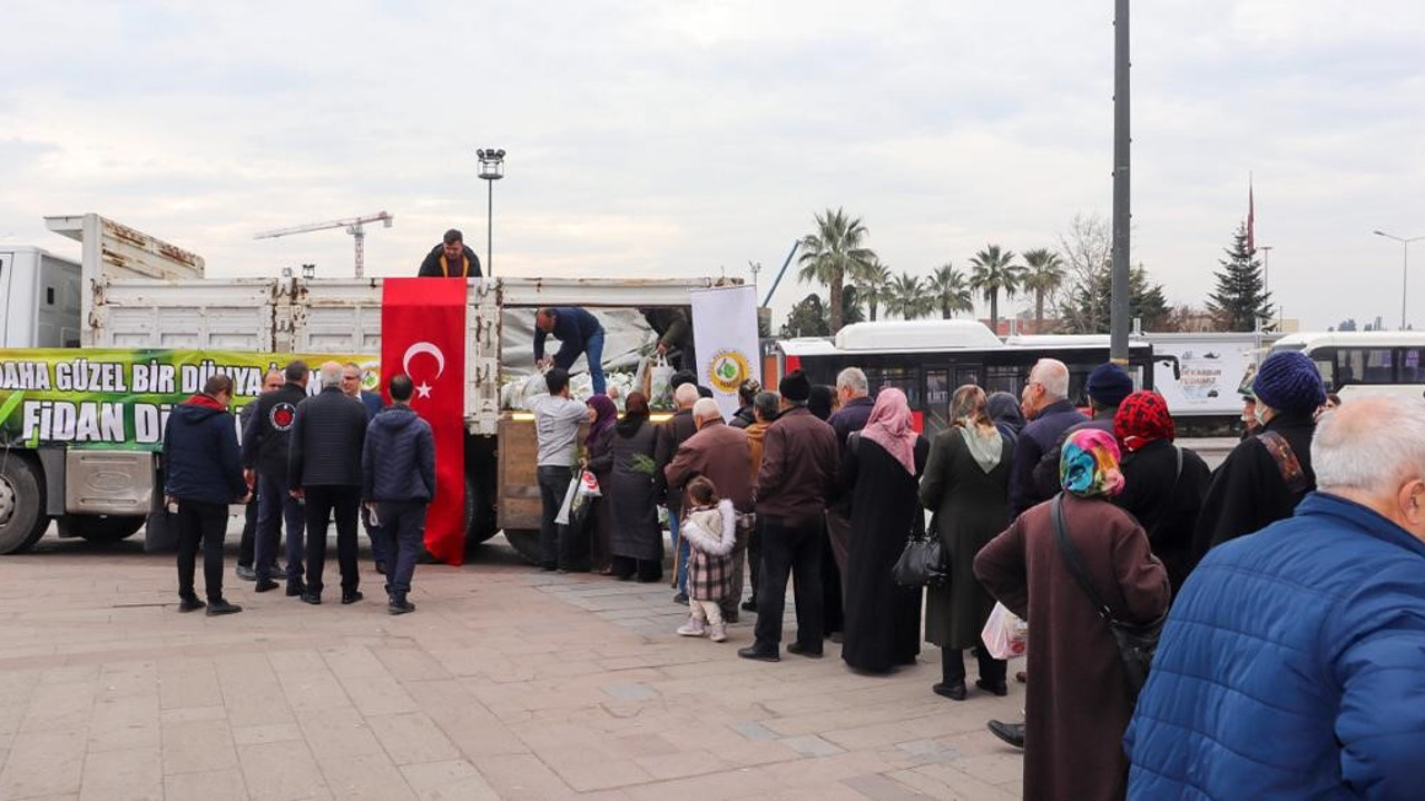 2 bin fidan vatandaşa ücretsiz dağıtıldı