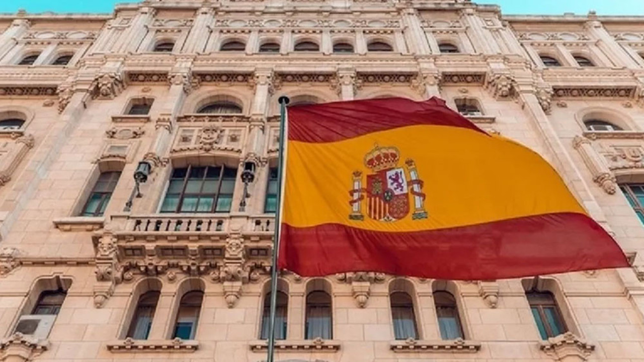 İspanya’da hükümeti düşürmek için sunulan gensoru reddedildi