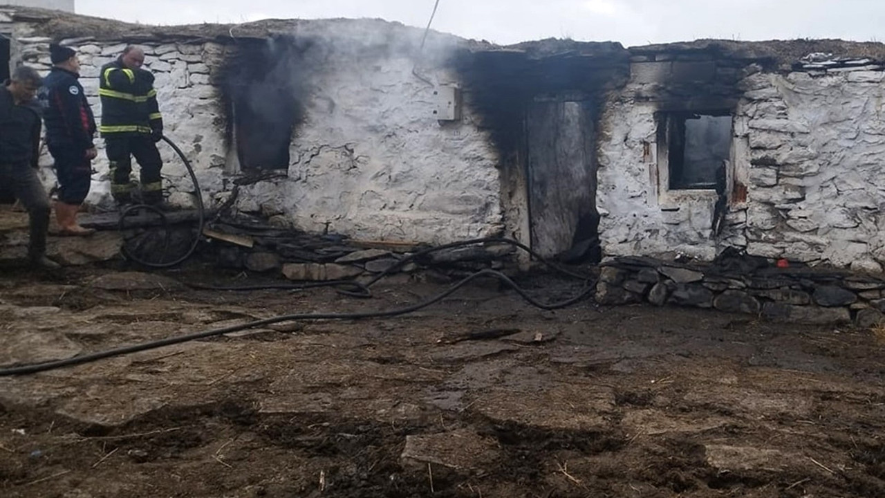 Ardahan'da ahırda çıkan yangın korkuttu