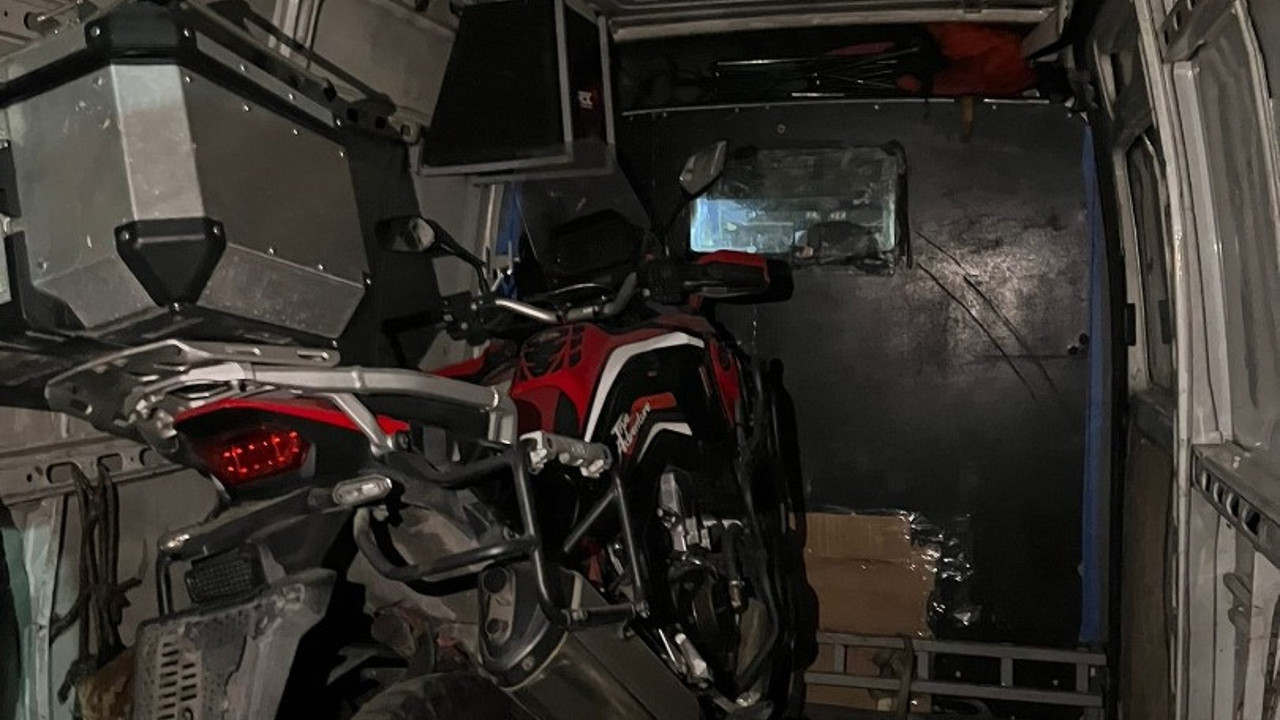 Park halindeki motosikleti çalan 4 şüpheli yakalandı