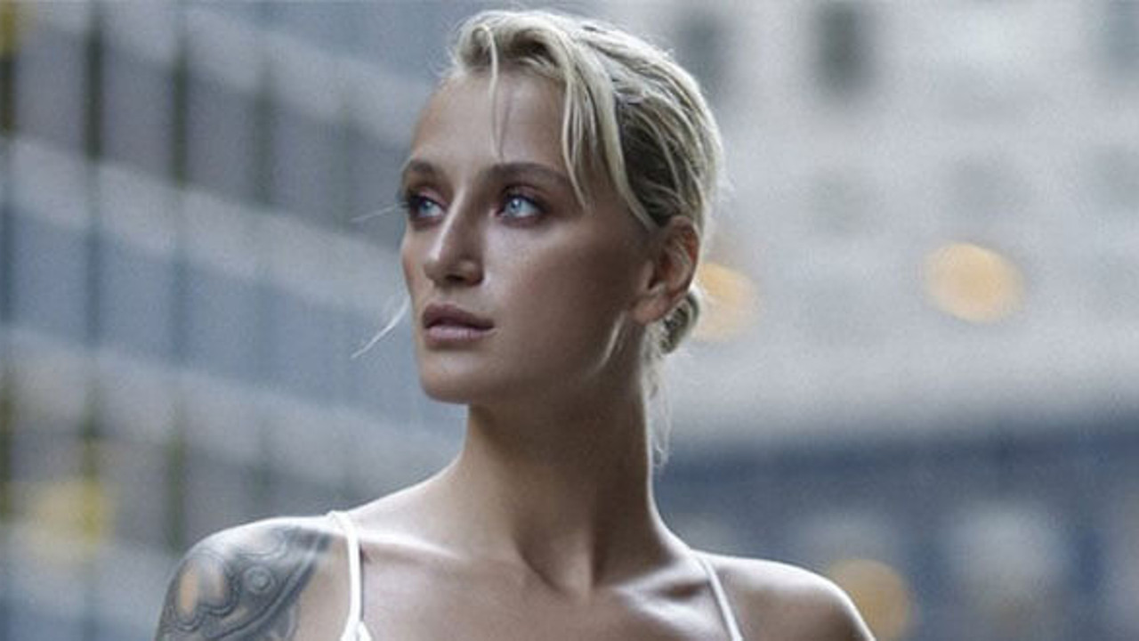 Didem Ünsal transparan giydi gören bir daha dönüp baktı