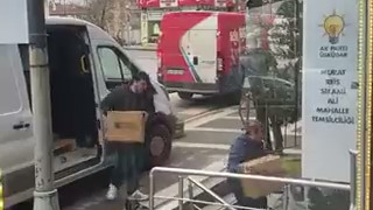 AKP'li belediye Ramazan kolilerini AKP teşkilatına taşırken yakalandı
