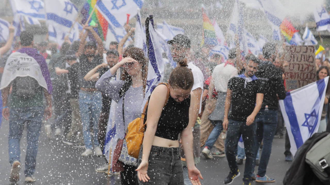 İsrail’de yargı reformu protestosu. Otoyolu trafiğe kapattılar